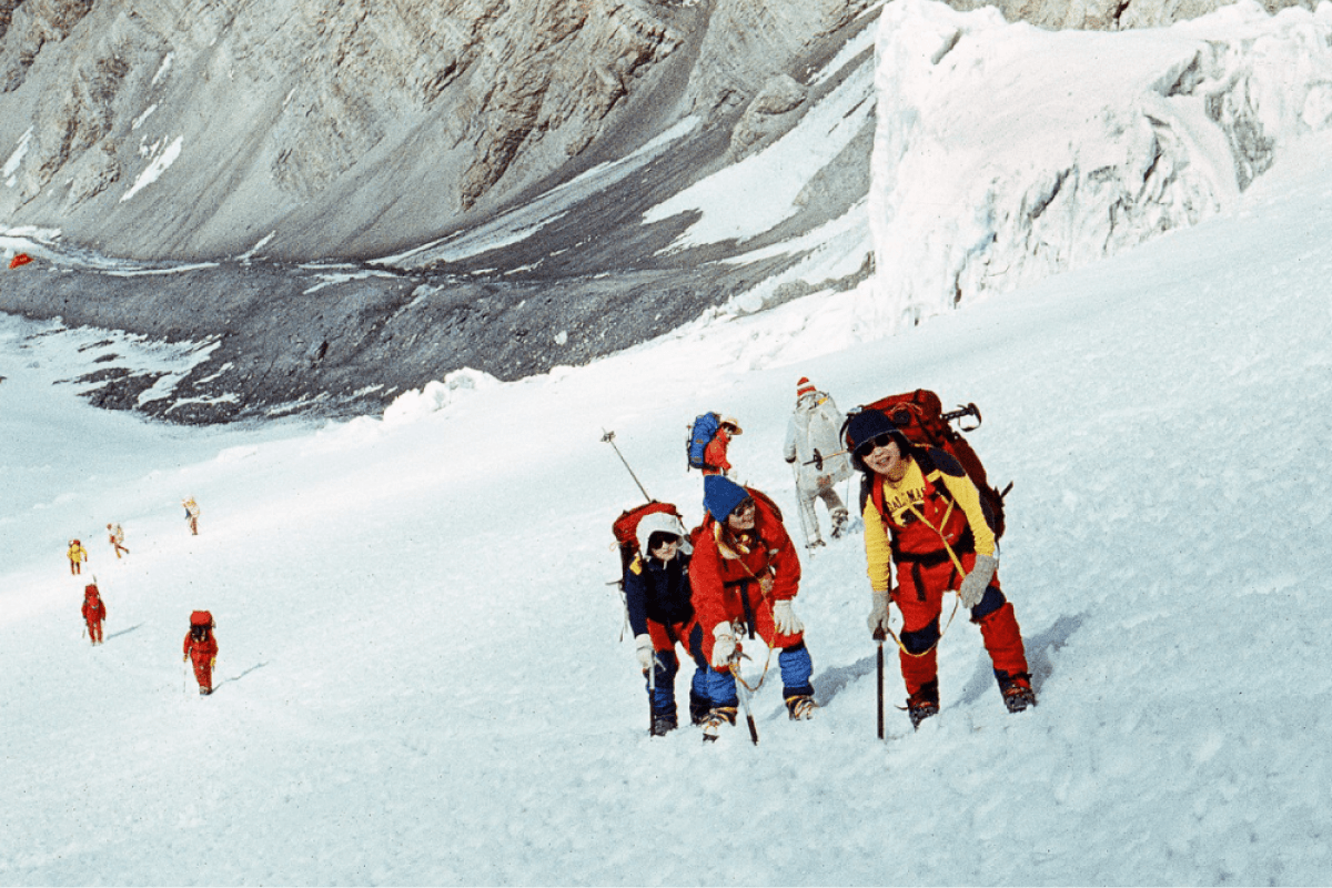 Summiting Everest - Laflore Paris